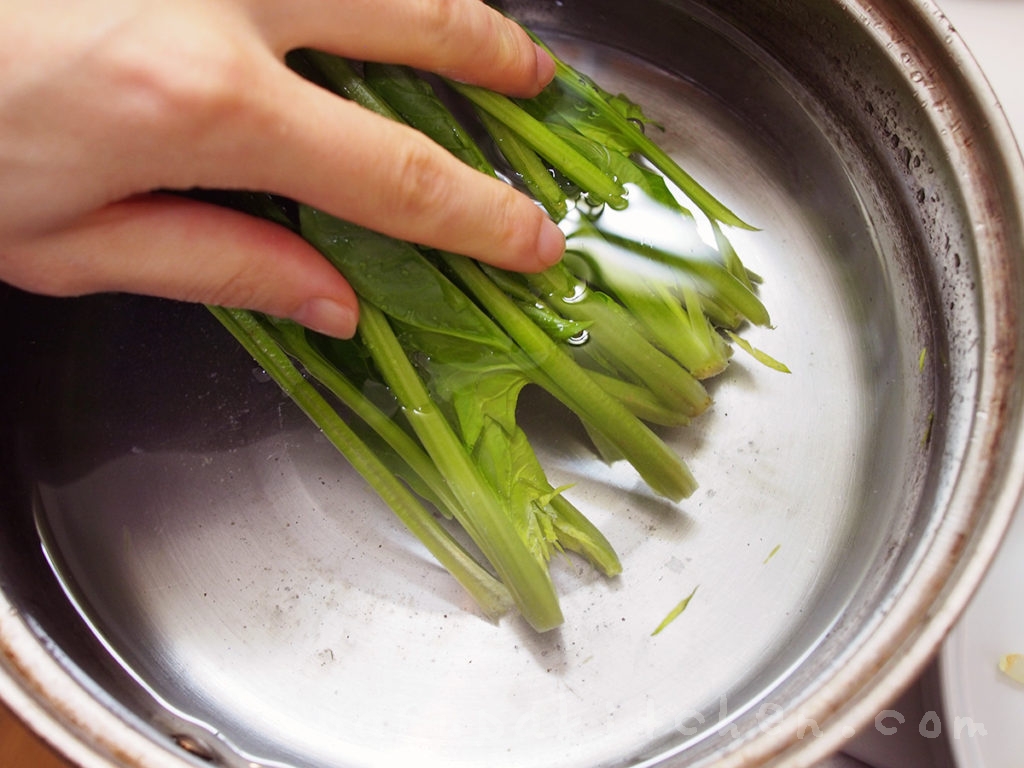レンジで楽チン 5分で作れるほうれん草のおひたし うぱるぱキッチン 浅野家のレシピ